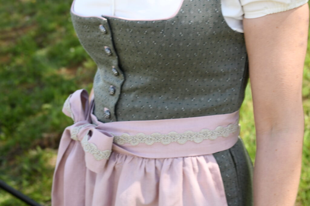 Dirndl Anja